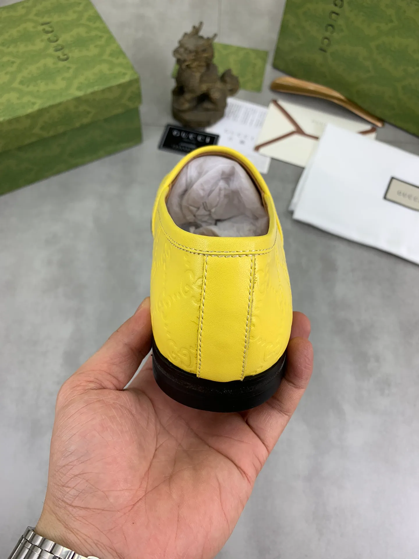 Men's Men's Shoes 💰P500💰【New Style】Water-dyed Niuli Gucci's most popular selection of lazy slip-on leather shoes (Gucci) official website latest Gucci lazy leather shoes, hot style 💥 simple and elegant style, exclusive for trendy men. Unique official website latest brand original double G embossing Elements 👑 Original Gucci decoration, fashionable and elegant, fabric original calfskin ✅ fully imported first-layer cowhide lining, official website designated wear-resistant, rubber business outsole, classic model taken at the counter in real life 🎬38-44 Various colors available